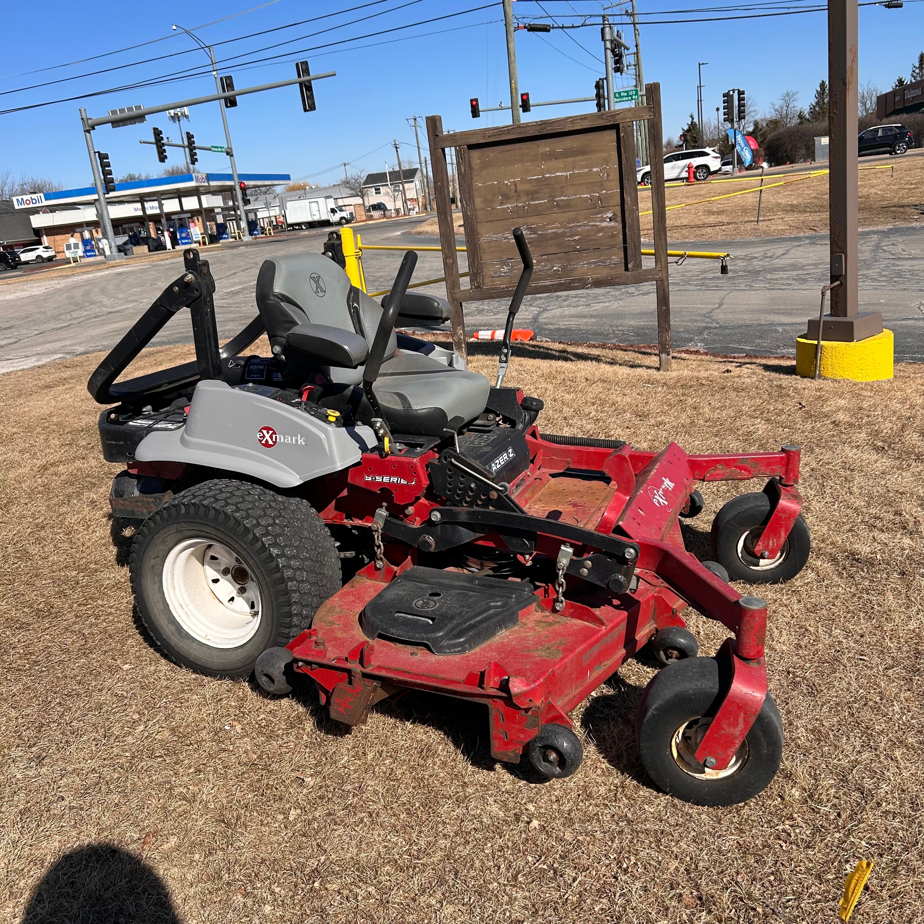 Exmark 72 In. LZS749AKC72400 Lazer Z S-Series Mower - Image 4